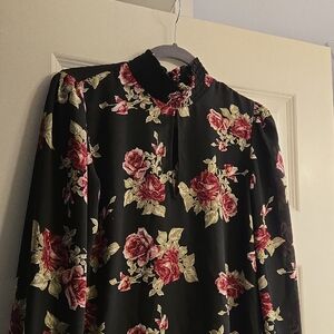 Socialite Black and Plum Floral peep Hole Top blouse 💛💛💛 MEDIUM